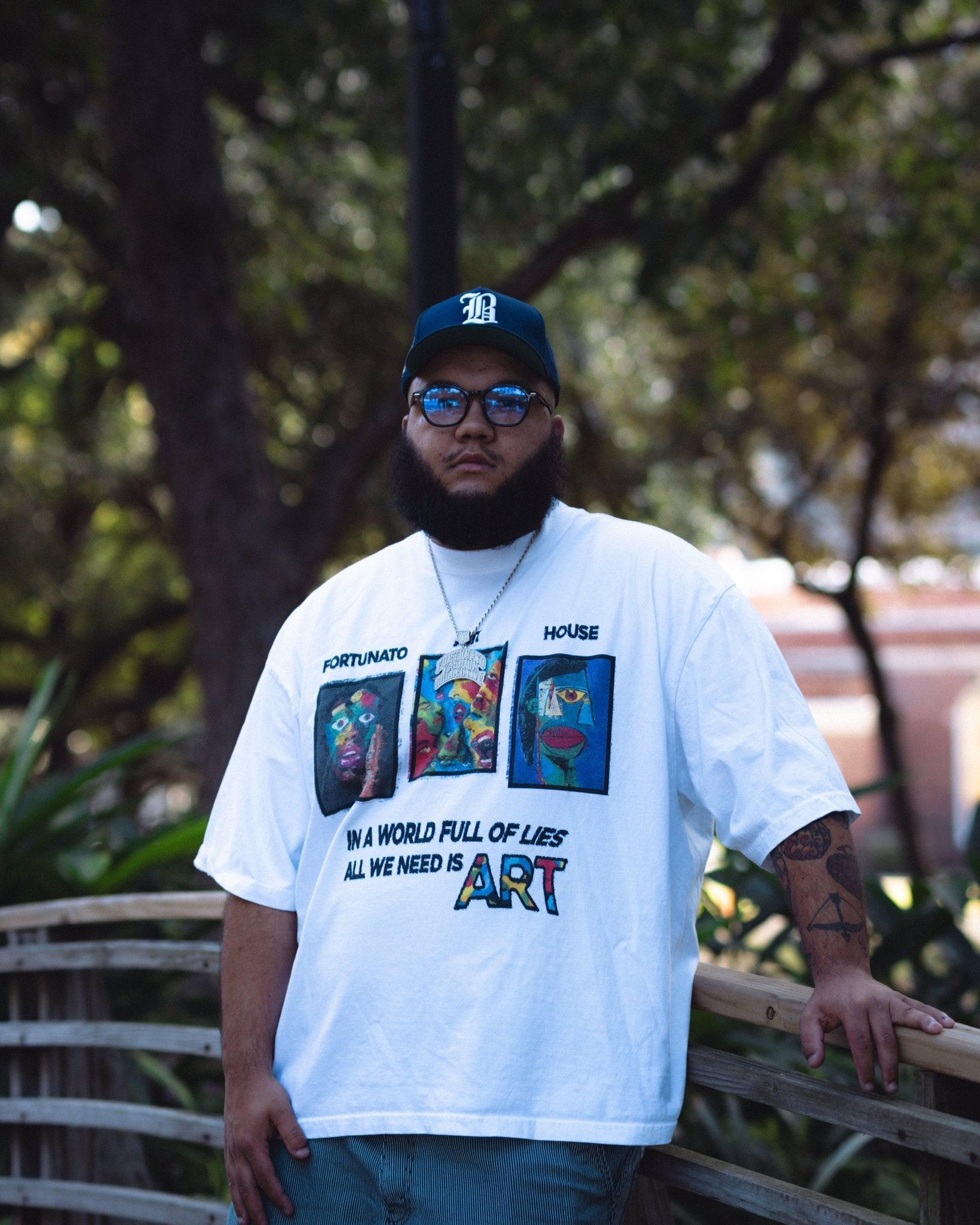 "All we need is ART" T-Shirt - Fortunato Fashion Collective